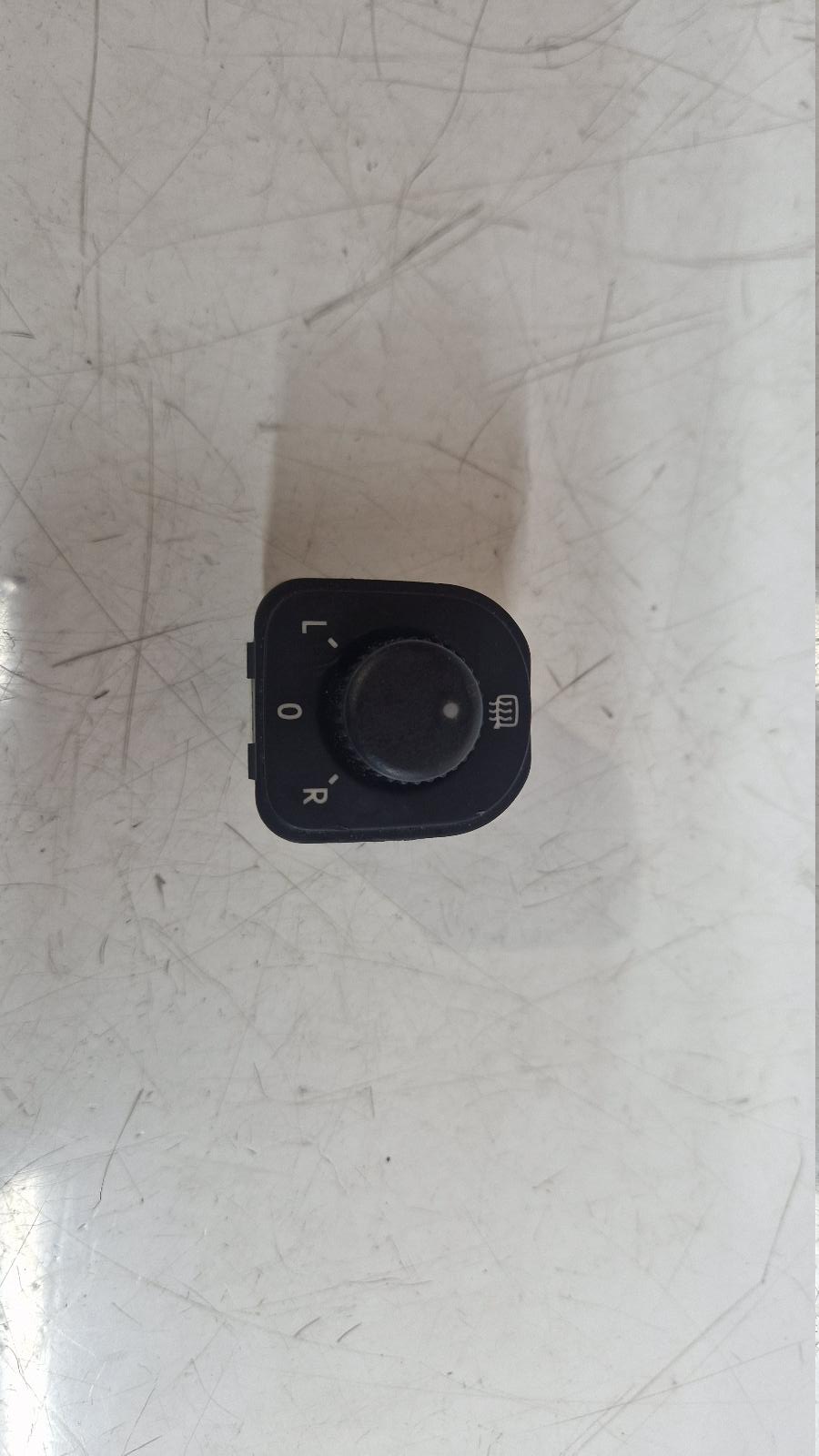 View Auto part Mirror Switch Volkswagen Passat 2010