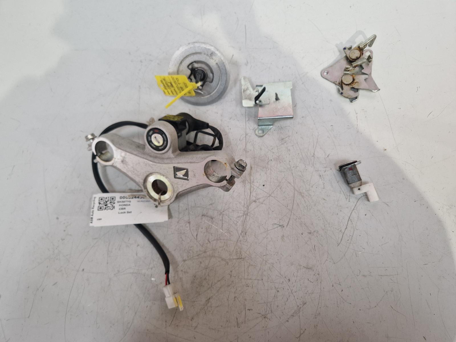 View Auto part Comp.Lock Set + Keys Honda Cbr 125 Rw-7 2008