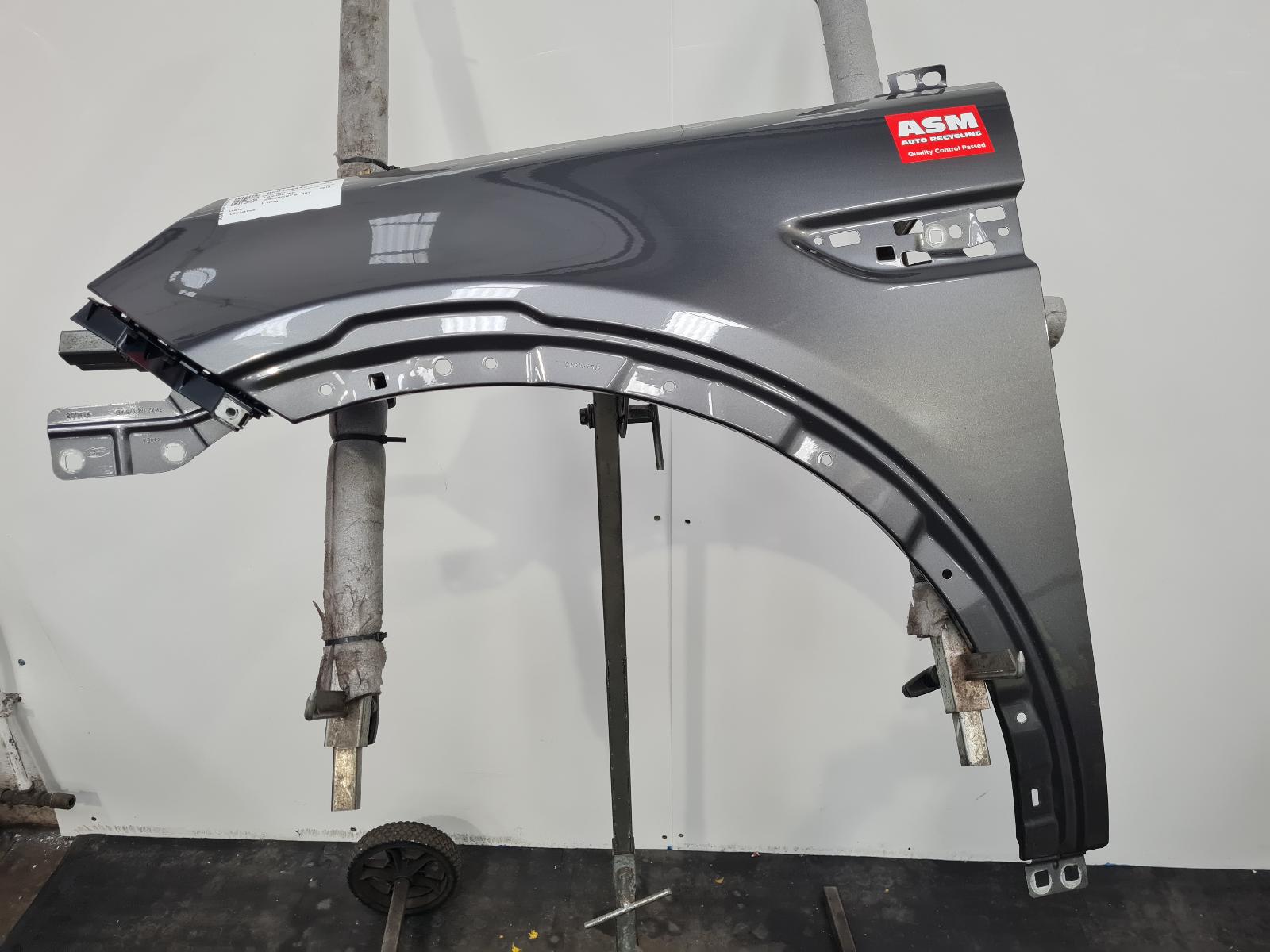 View Auto part L Wing Land Rover Discovery Sport 2016
