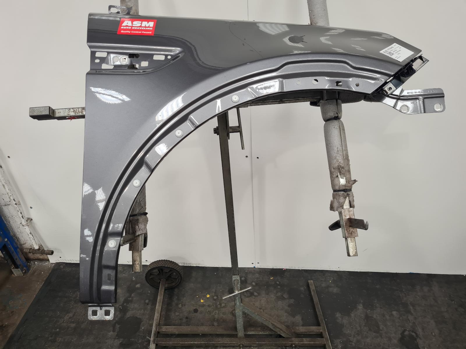 View Auto part R Wing Land Rover Discovery Sport 2016