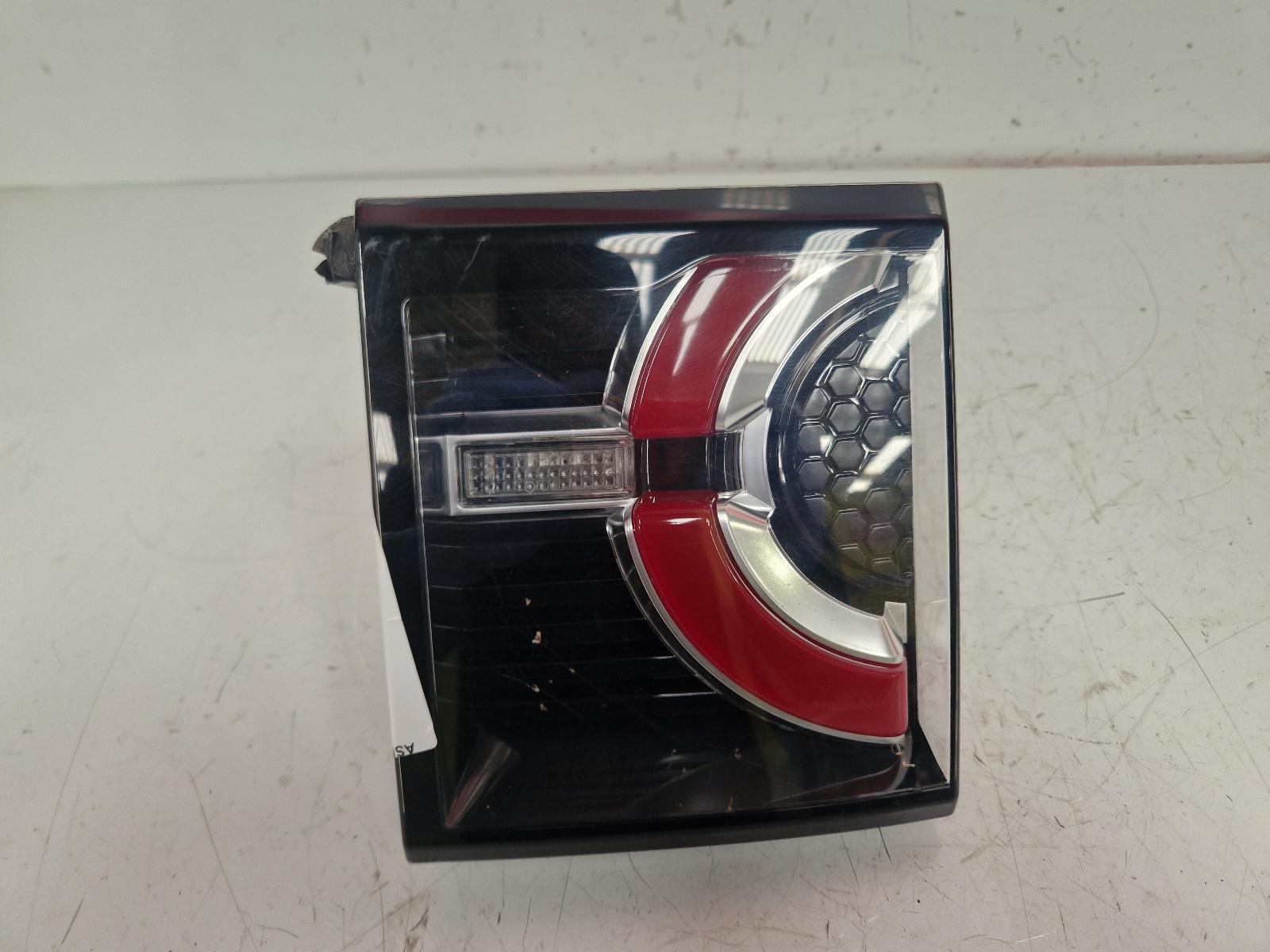 View Auto part R Taillight Land Rover Discovery Sport 2016