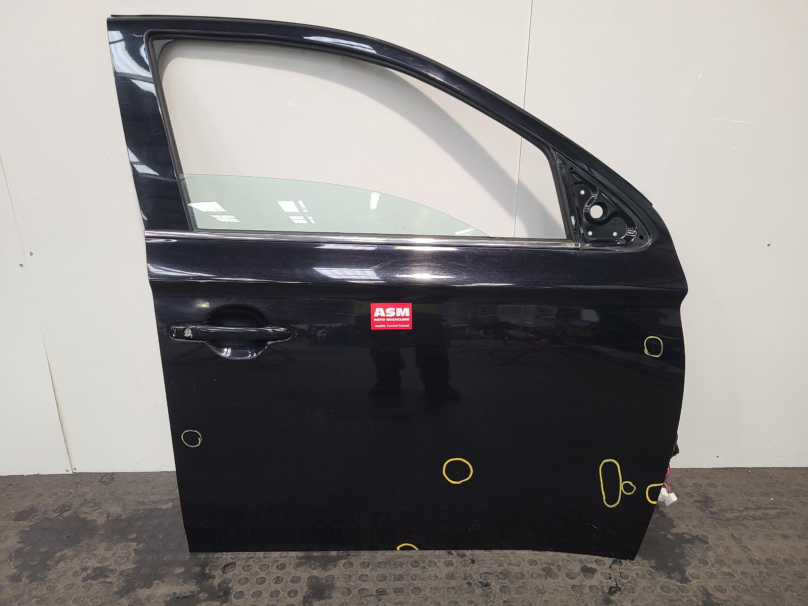View Auto part R Front Door Mitsubishi Outlander 2014