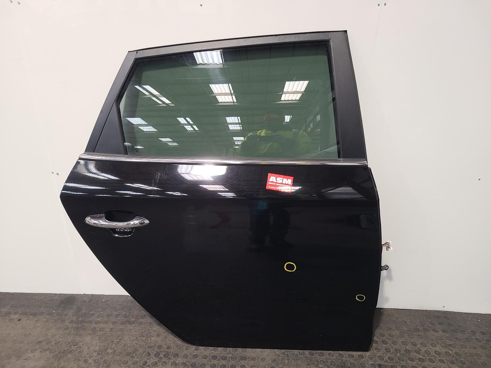 View Auto part R Rear Door Kia Carens 2018