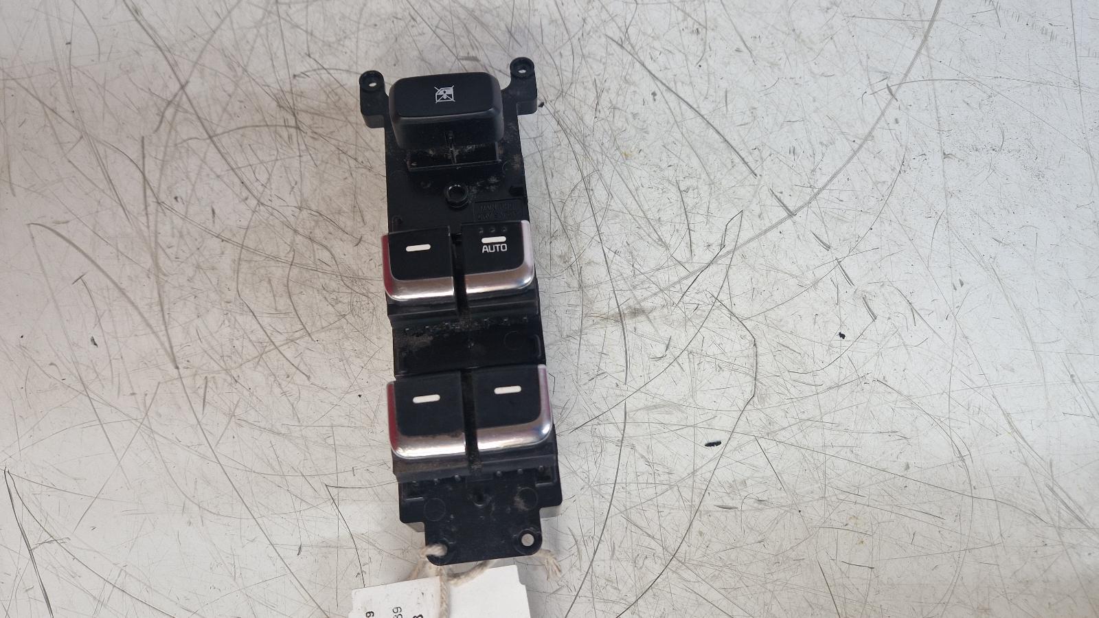View Auto part Elect. Window Switch Kia Carens 2018