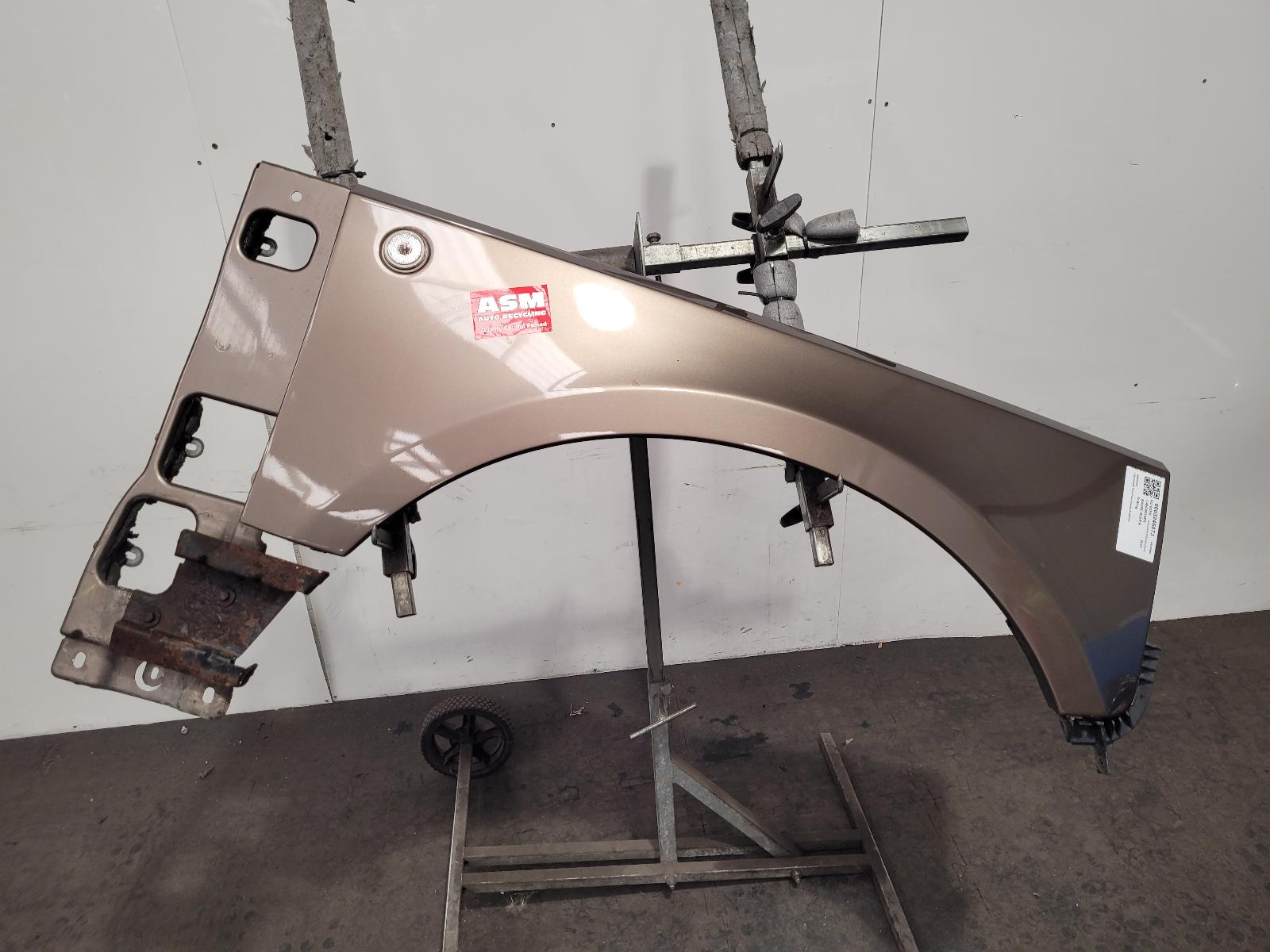 View Auto part R Wing Land Rover Range Rover 2010
