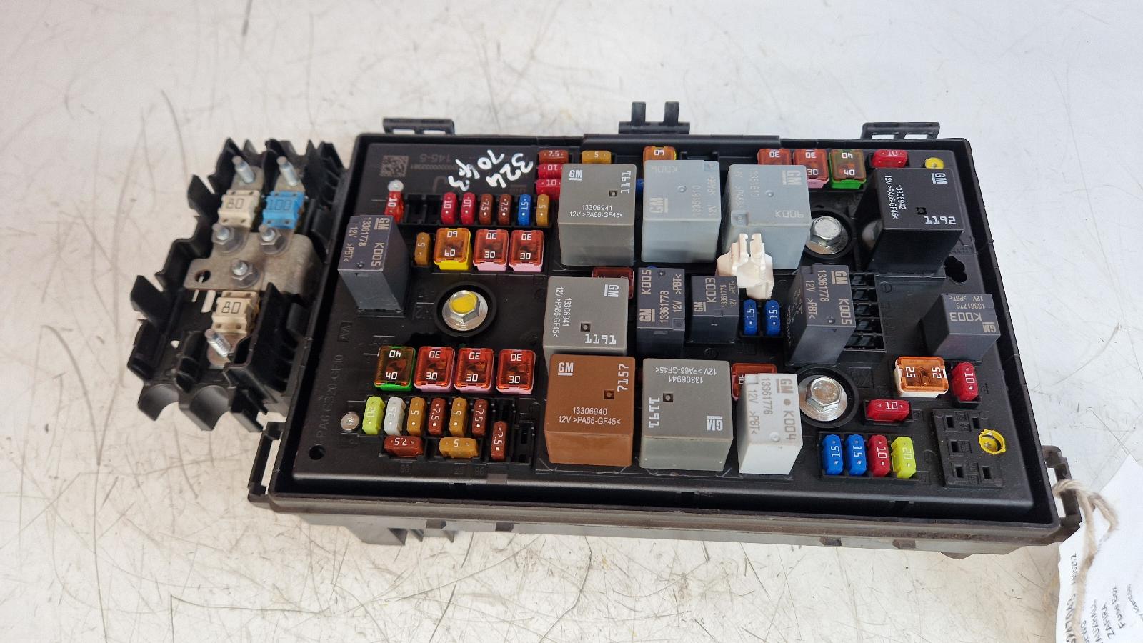 View Auto part Fuse Box Vauxhall Zafira 2015