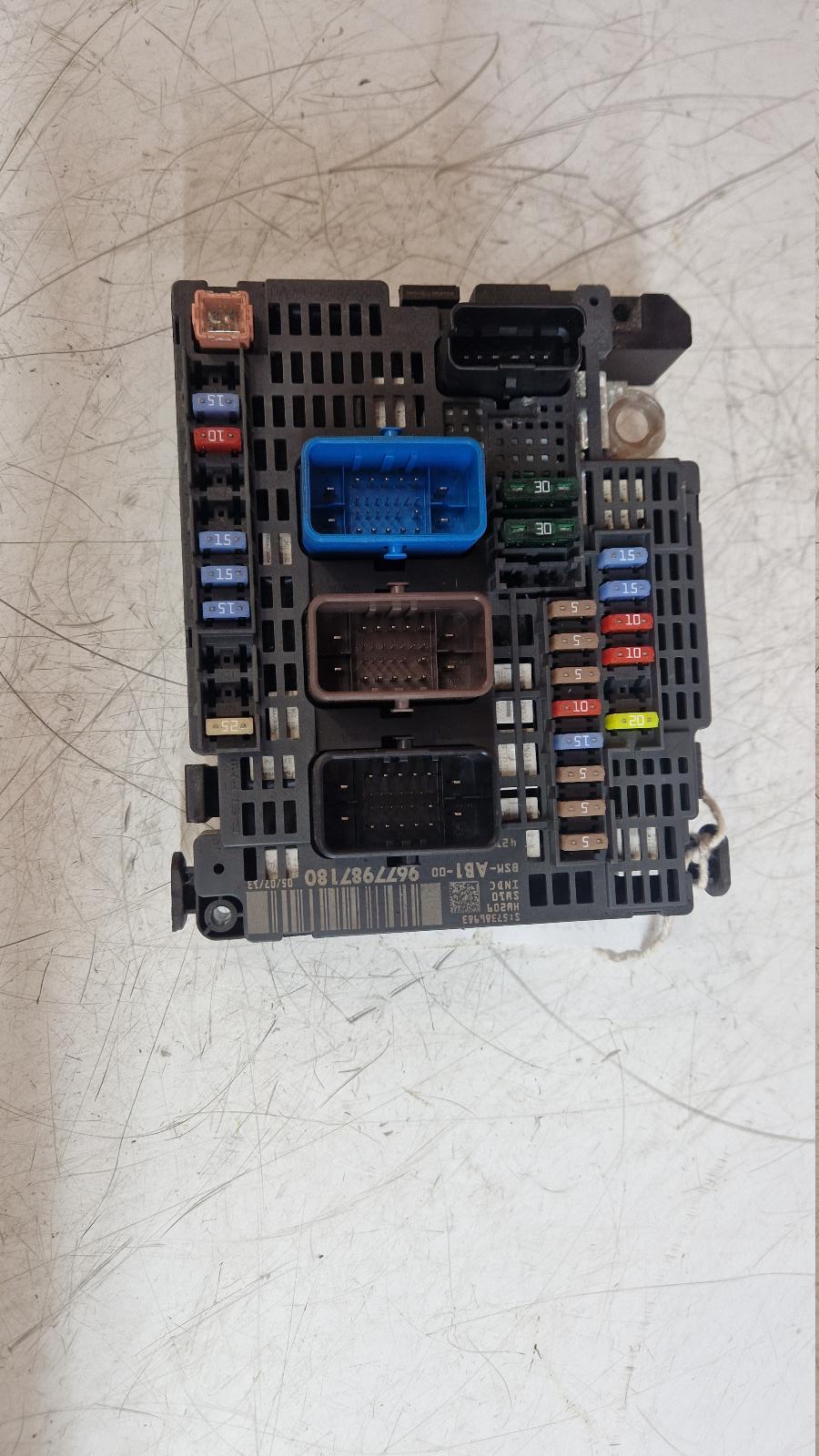 View Auto part Fuse Box Citroen C4 2013