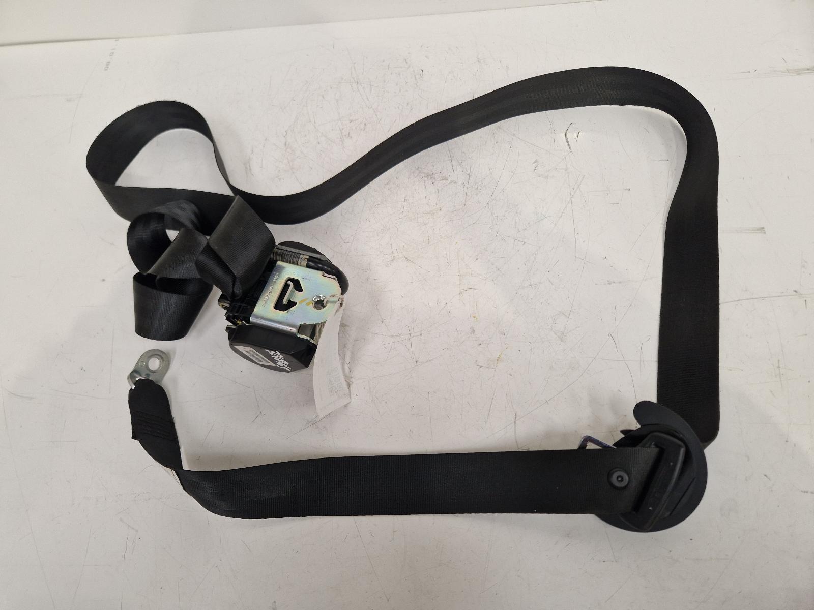 View Auto part Seat Belt Volkswagen Golf 2012