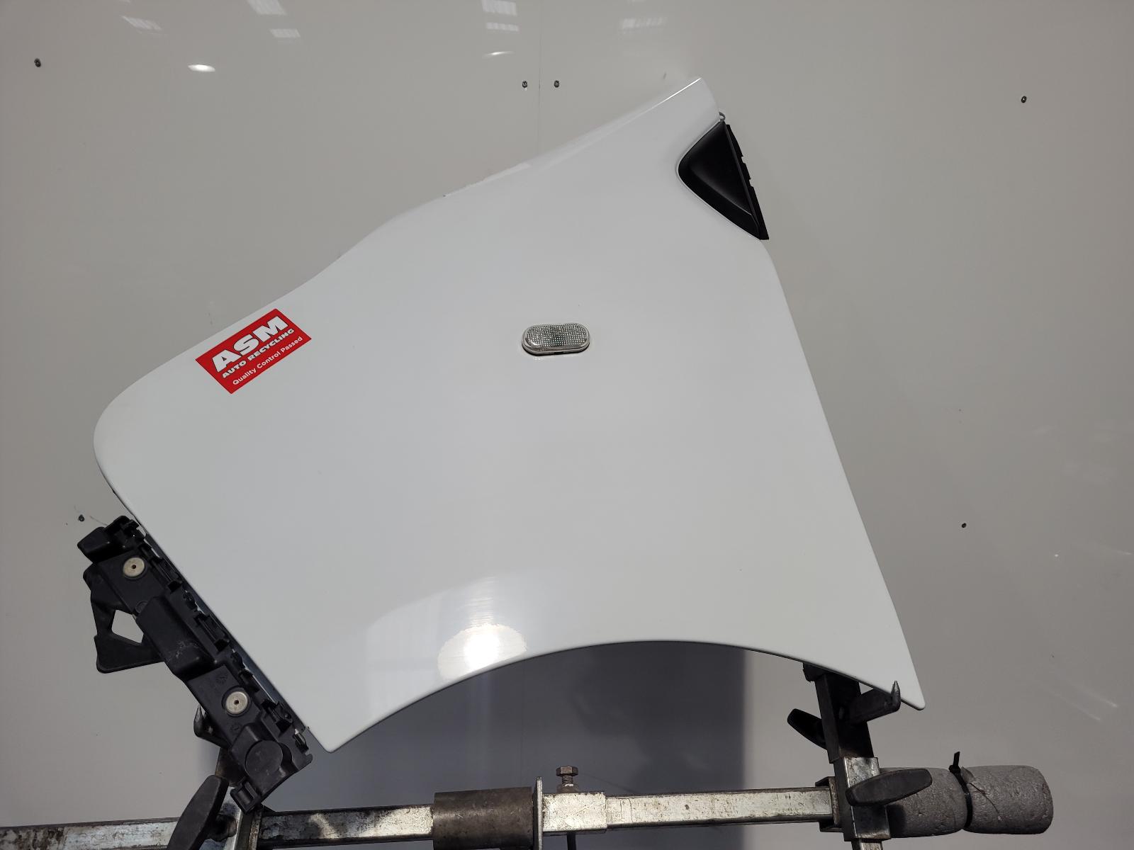 View Auto part L Wing Vauxhall Vivaro 2016
