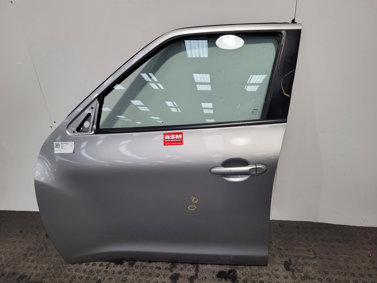 View Auto part L Front Door Nissan Juke 2010