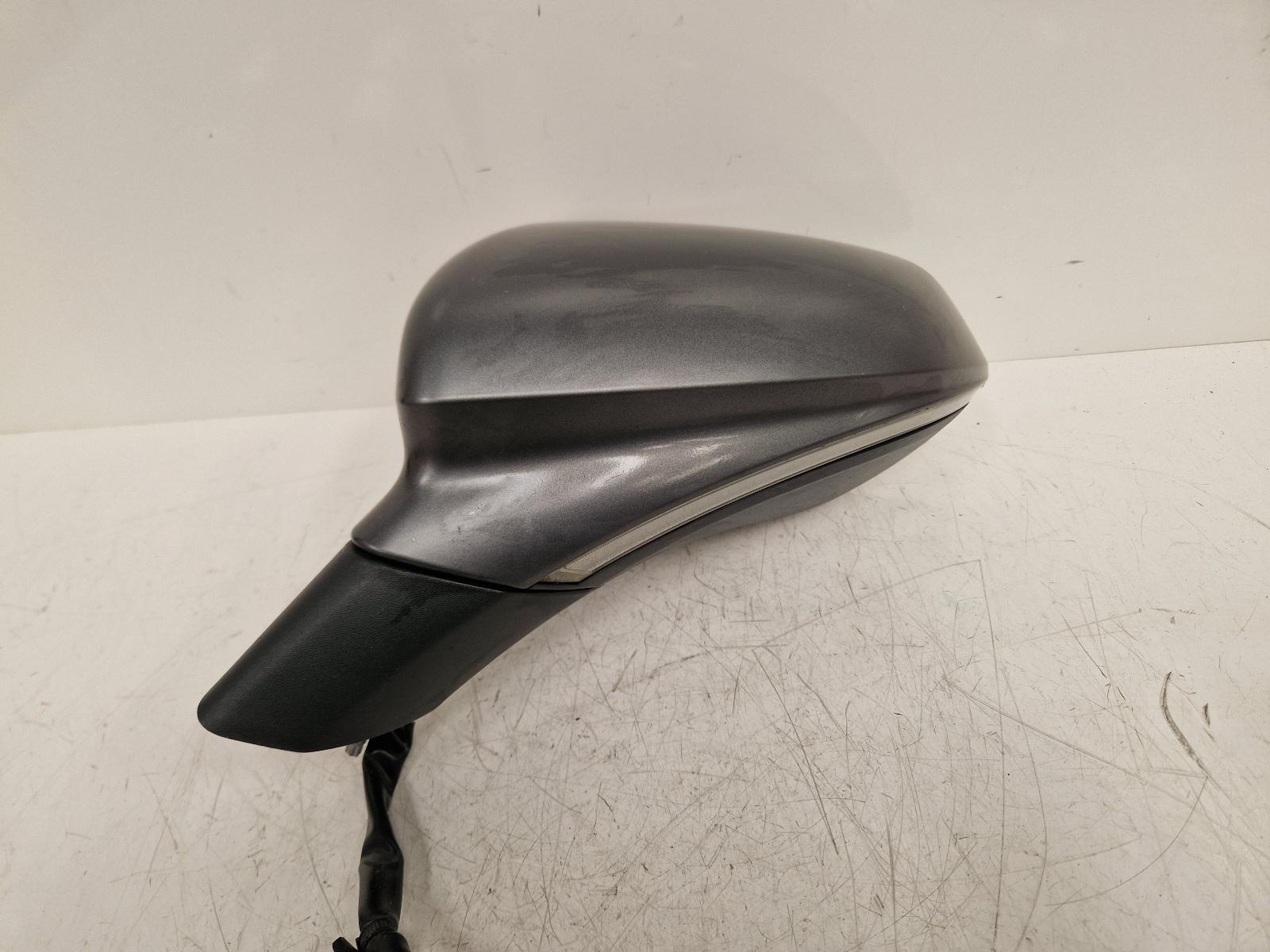 View Auto part L Door Mirror Seat Leon 2021