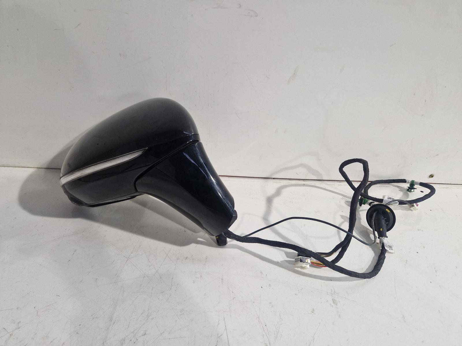 View Auto part R Door Mirror Mercedes Eqs Saloon 2025