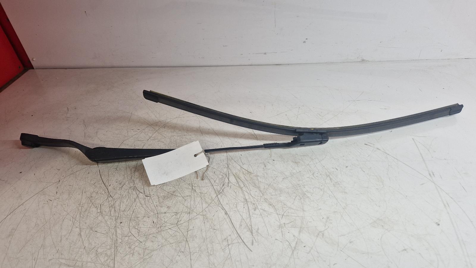 View Auto part Wiper Arm Mercedes C Class 2014