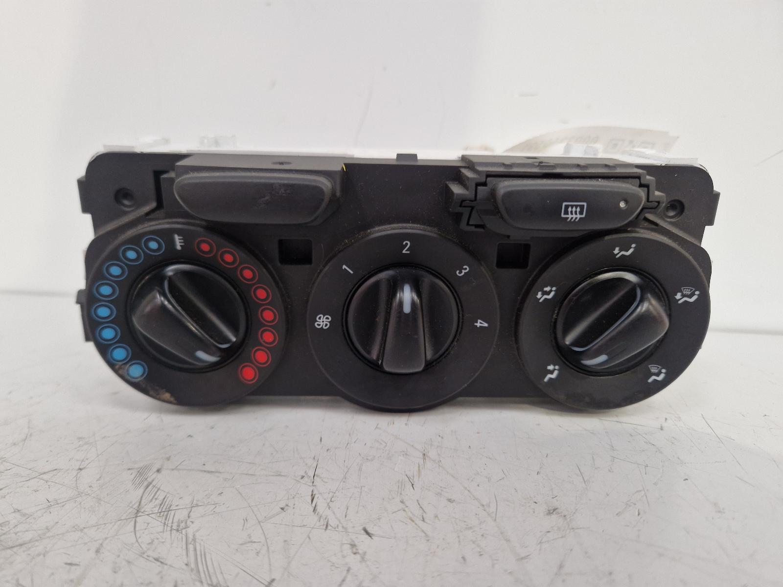 View Auto part Heater/AC Controller Vauxhall Corsa 2015