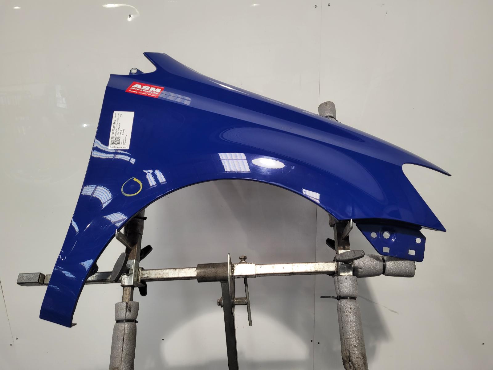 View Auto part R Wing Volkswagen Polo 2010
