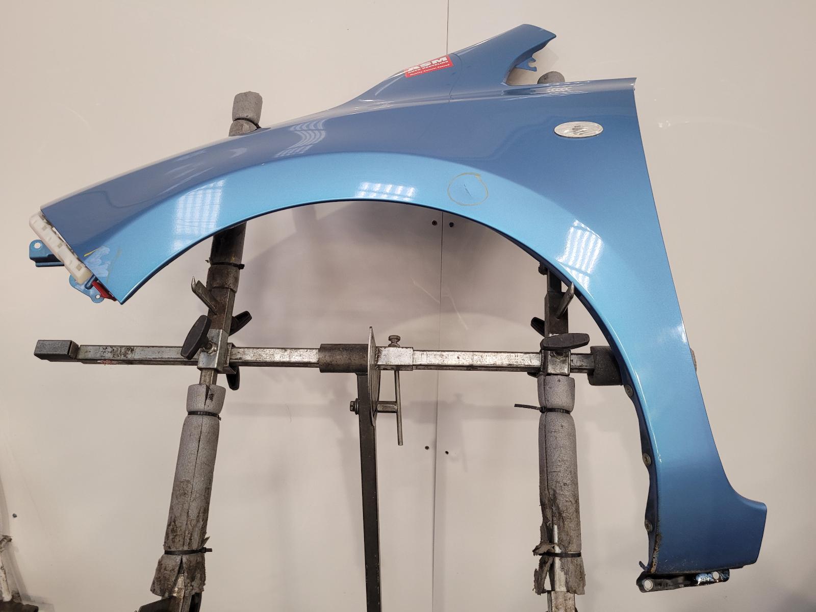 View Auto part L Wing Nissan Leaf 2011