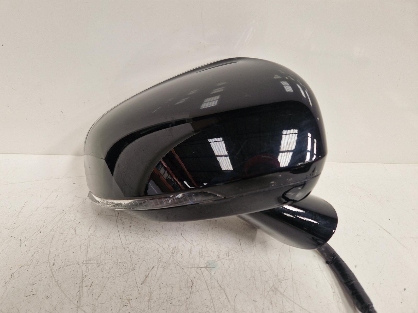 View Auto part R Door Mirror Volvo V90 2024