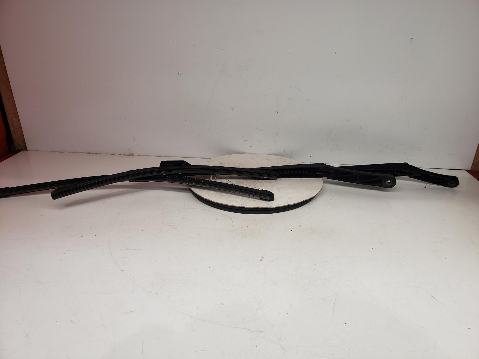 View Auto part Wiper Arm Volkswagen Scirocco 2011