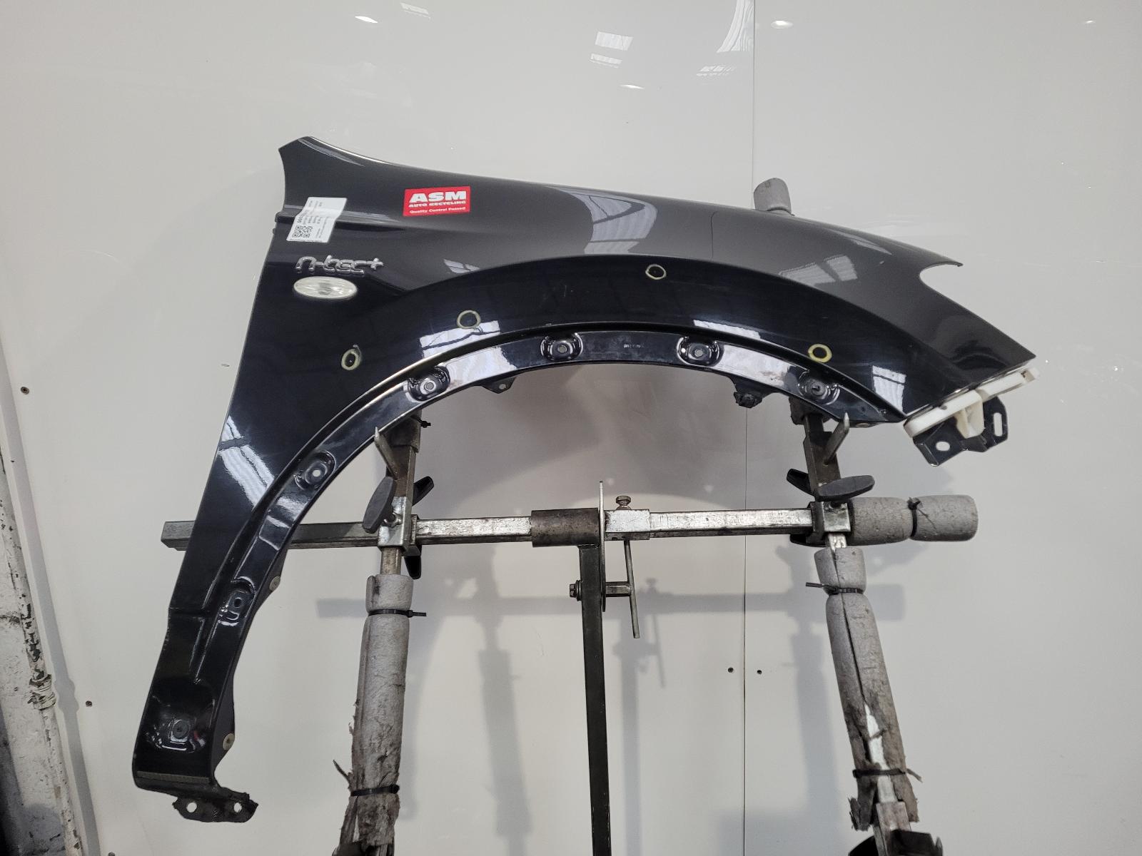 View Auto part R Wing Nissan Qashqai 2012