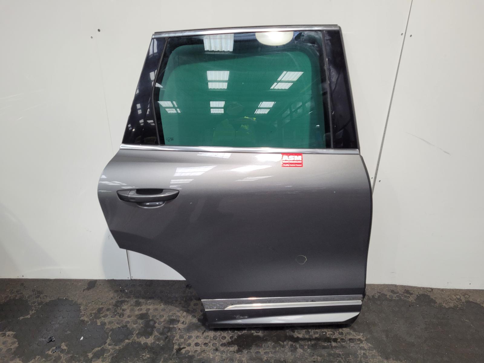 View Auto part R Rear Door Volkswagen Touareg 2015