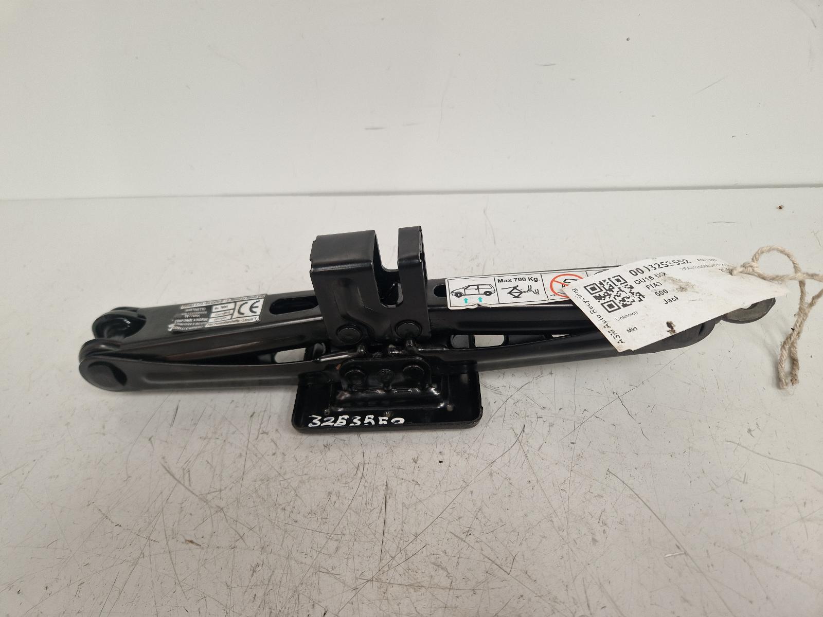 View Auto part Jack Fiat 500 2016