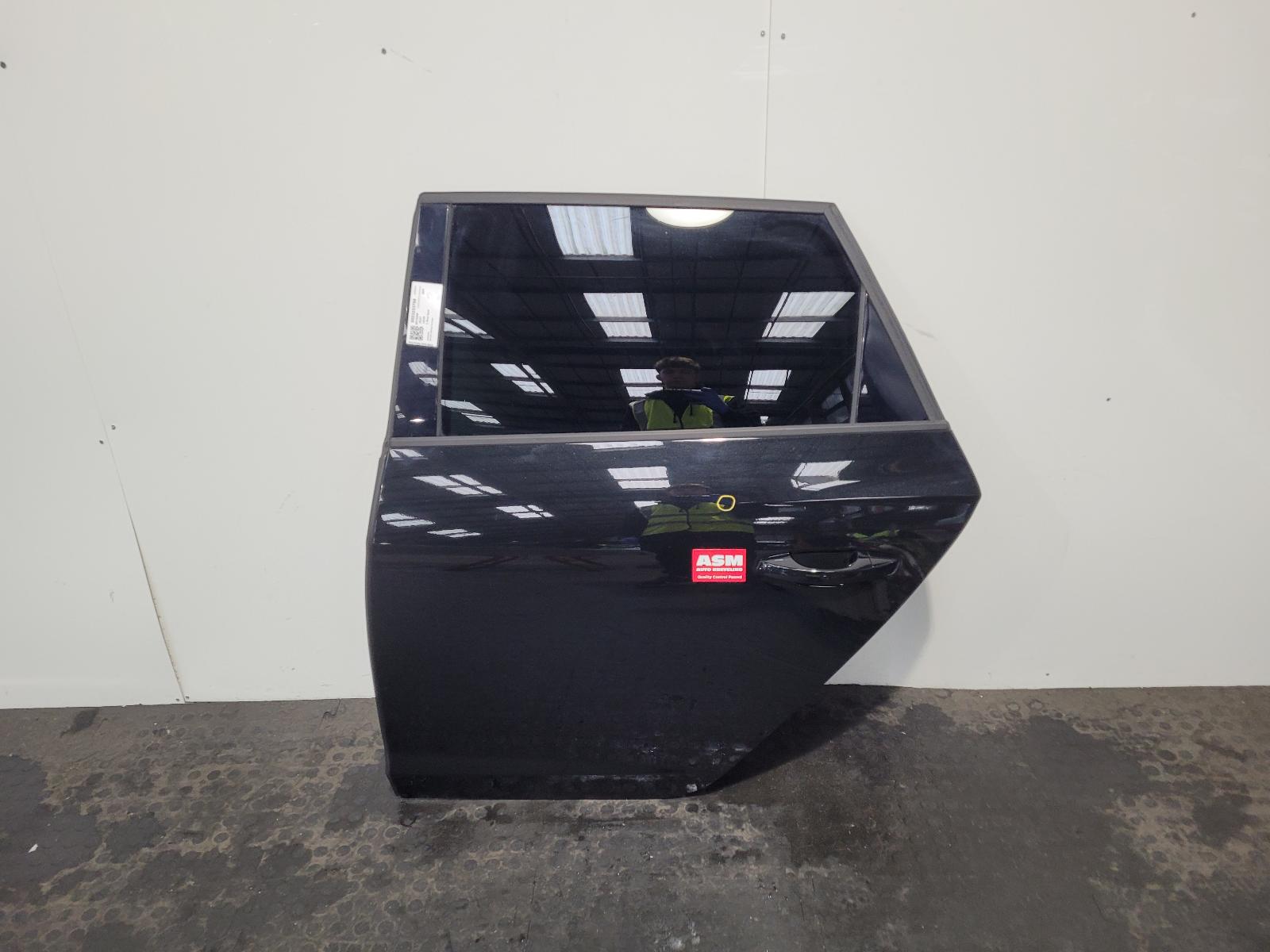 View Auto part L Rear Door Seat Leon 2020