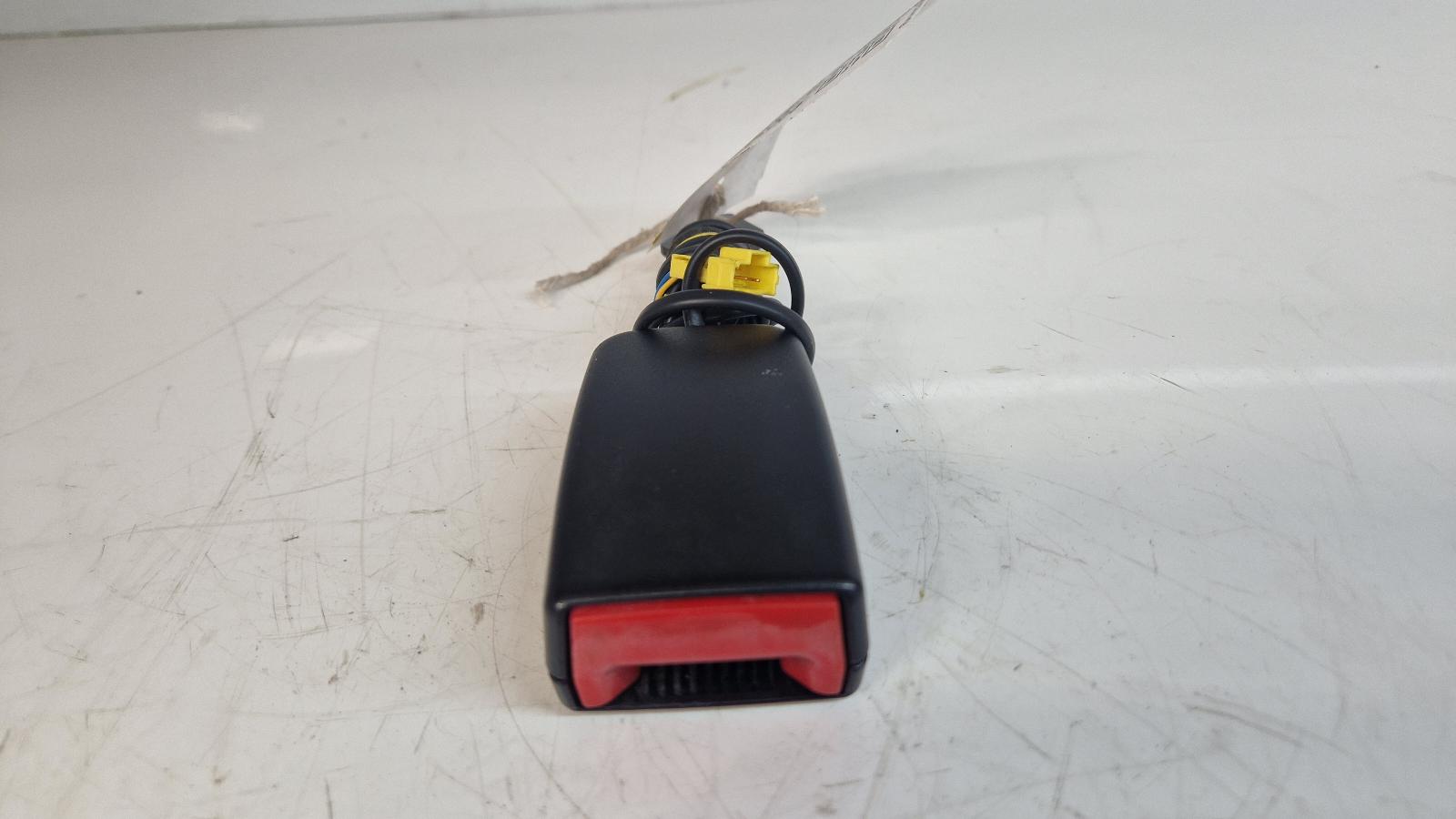 View Auto part Seat Belt Mercedes C Class 2014