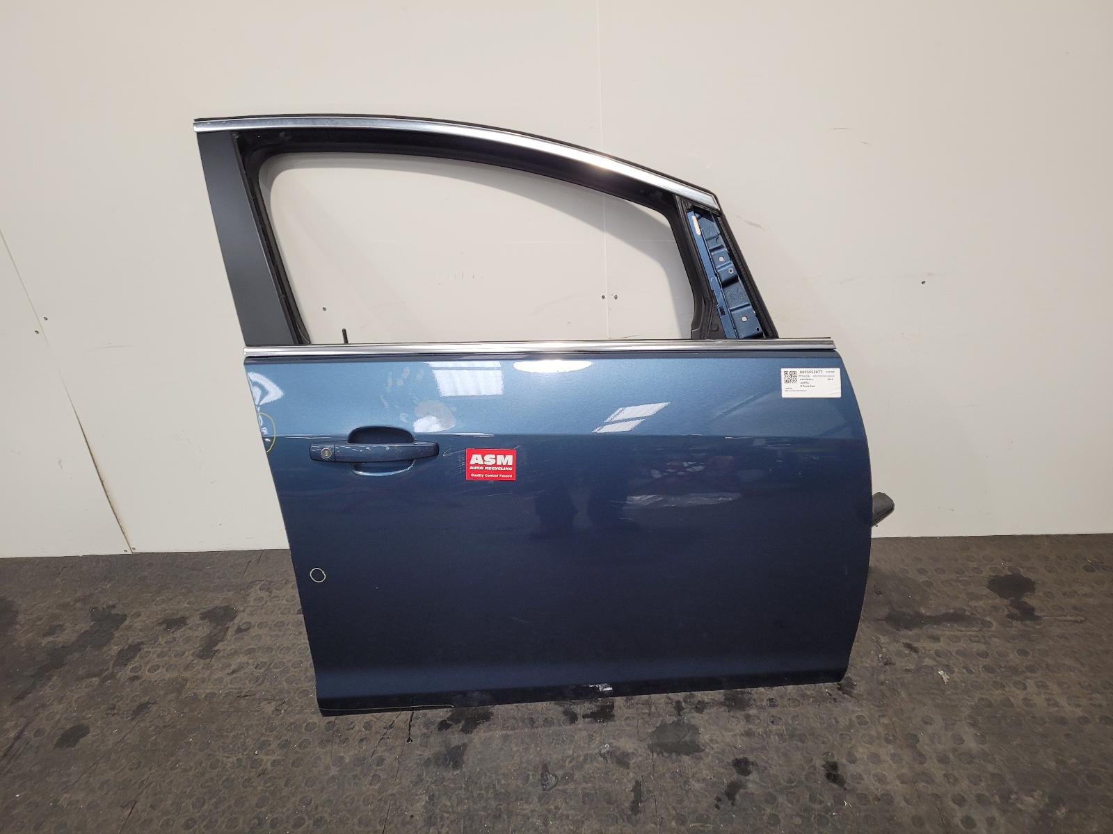 View Auto part R Front Door Vauxhall Astra 2014