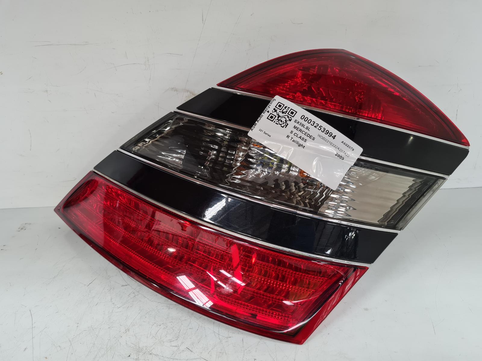 View Auto part R Taillight Mercedes S Class 2009