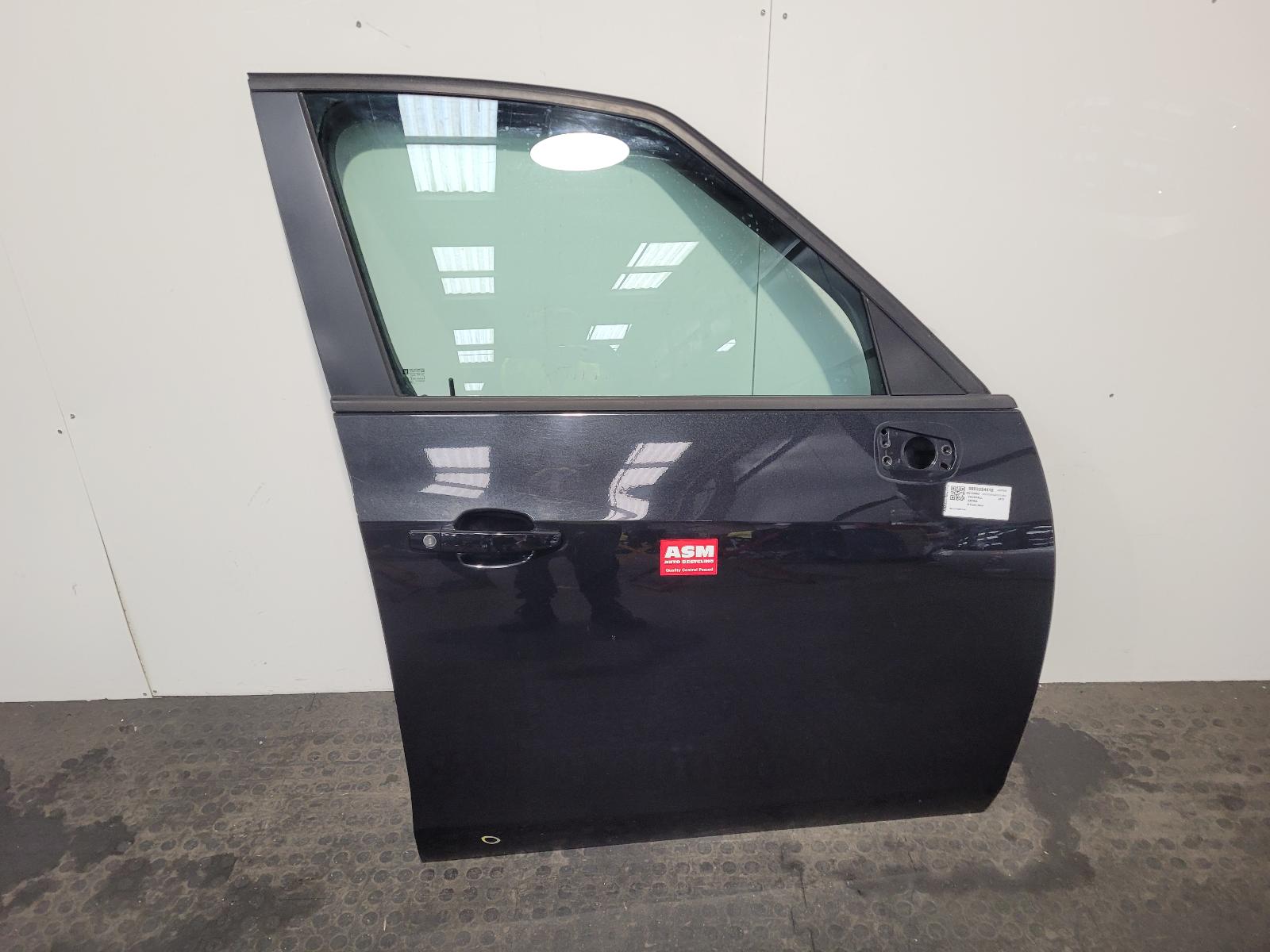 View Auto part R Front Door Vauxhall Zafira 2012