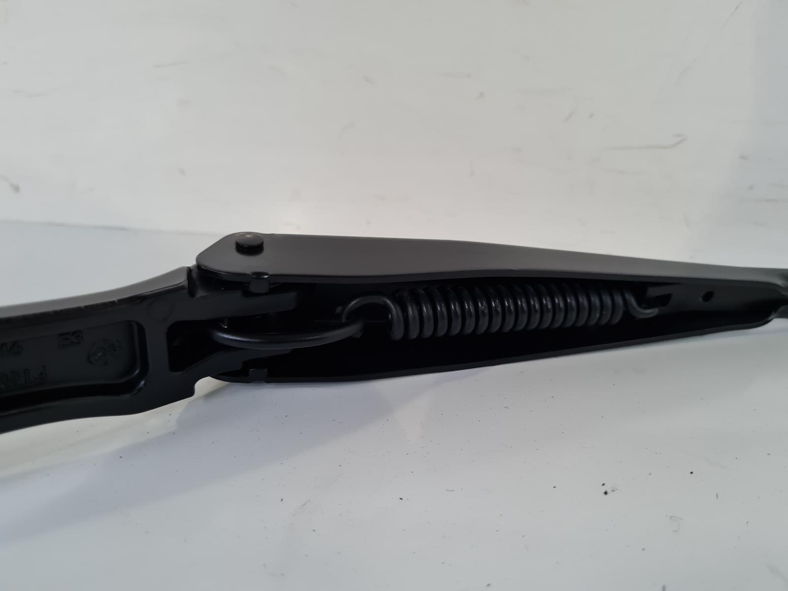 2025 Land Rover Range Rover Evoque Wiper Arm View Auto part Wiper Arm Land Rover Range Rover Evoque 2025