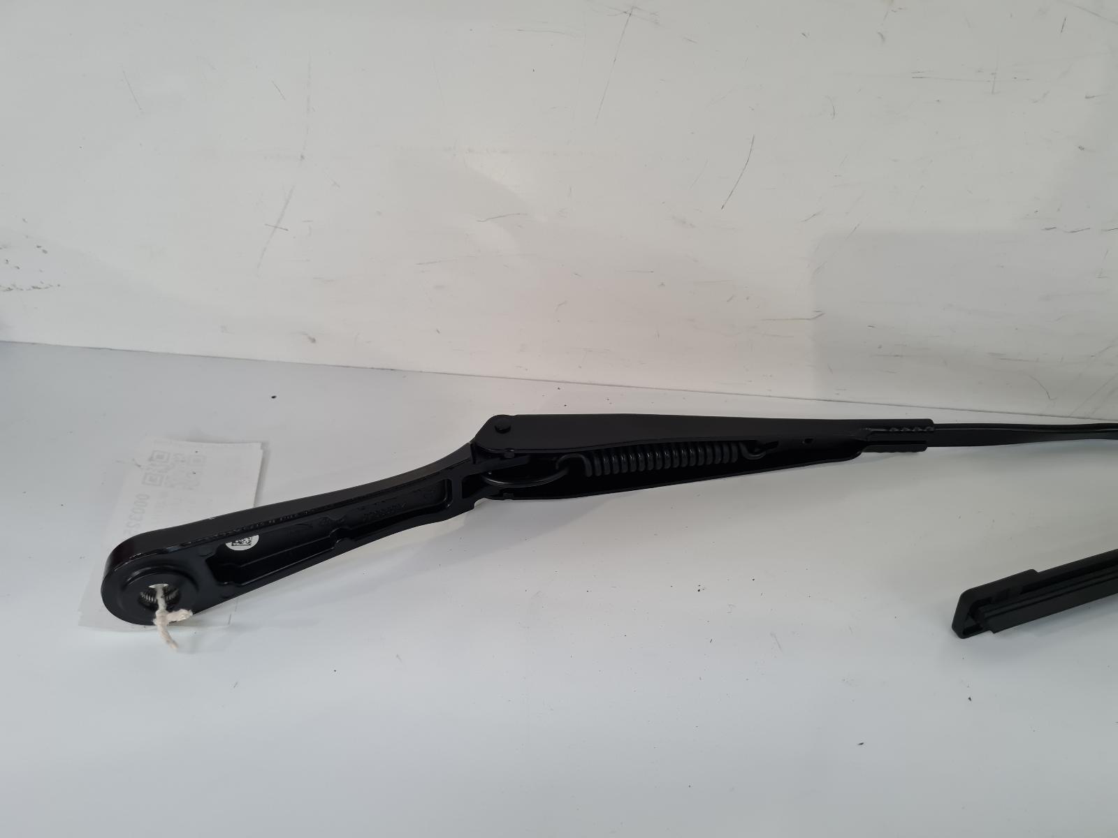 2025 Land Rover Range Rover Evoque Wiper Arm View Auto part Wiper Arm Land Rover Range Rover Evoque 2025