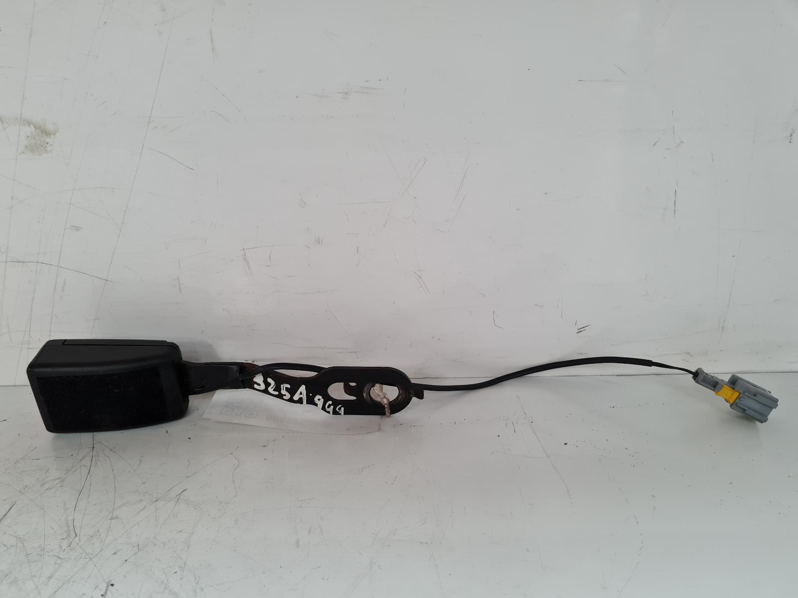 View Auto part Seat Belt Peugeot 208 2013