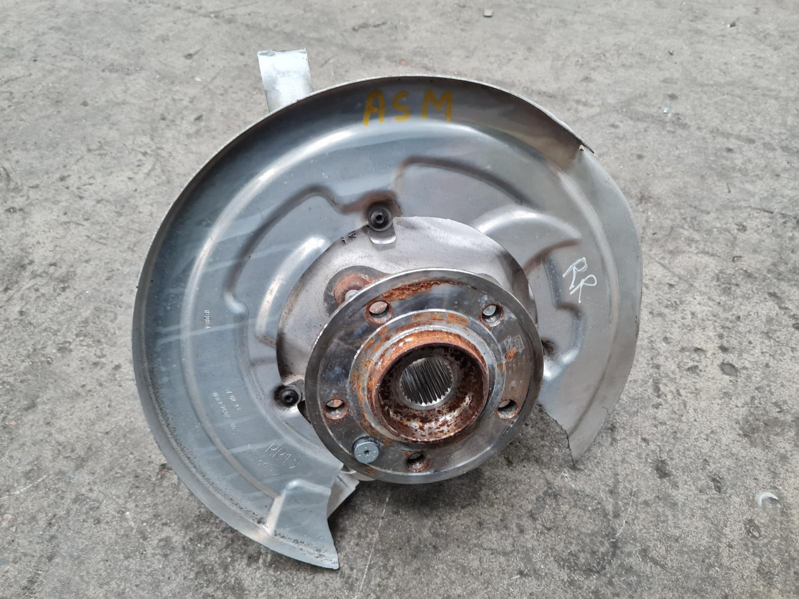 View Auto part RR Hub/Stub Axle Assembly Land Rover Range Rover Sport 2023
