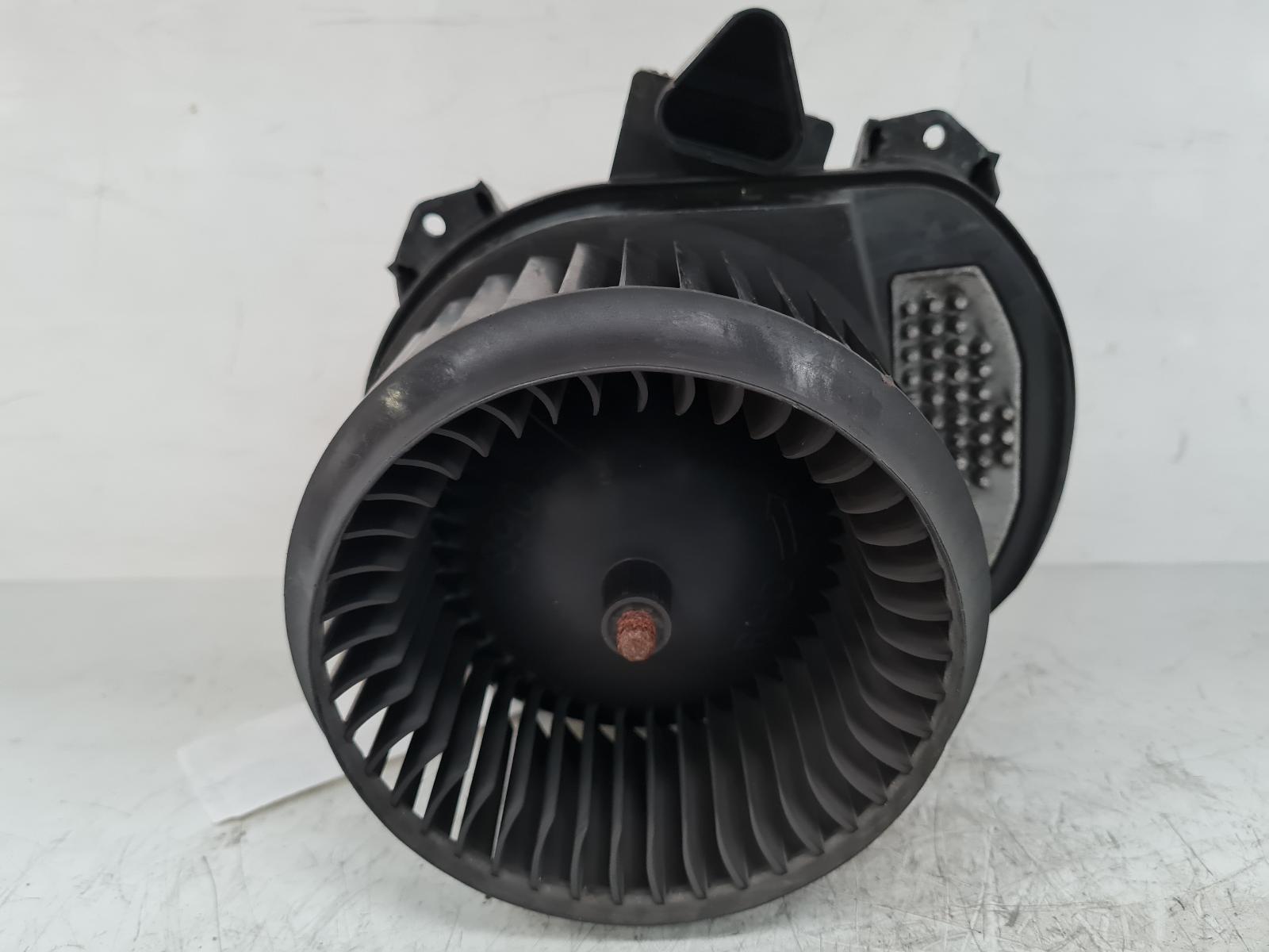 View Auto part Heater Motor/Assembly Mercedes Gla Class 2017