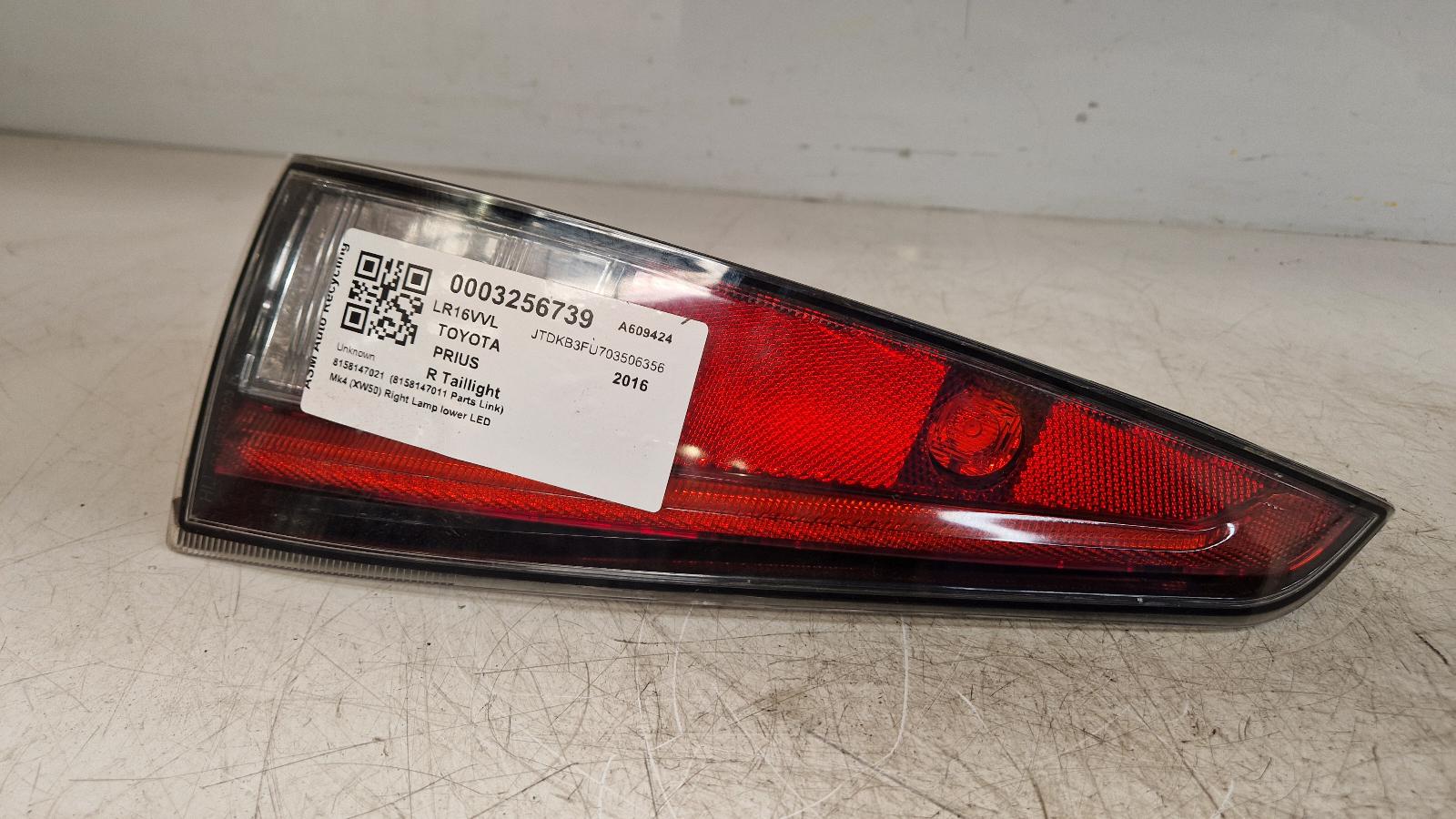 View Auto part R Taillight Toyota Prius 2016