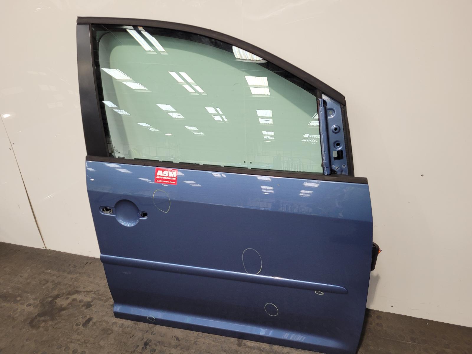 View Auto part R Front Door Volkswagen Touran 2012