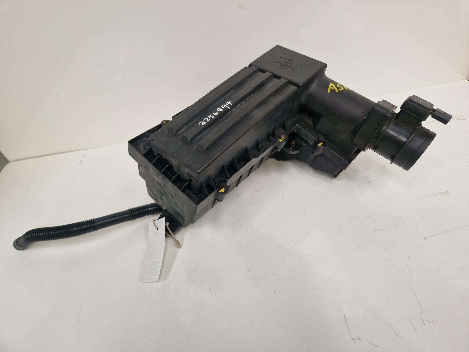View Auto part Air Cleaner/Box Volkswagen Touran 2012