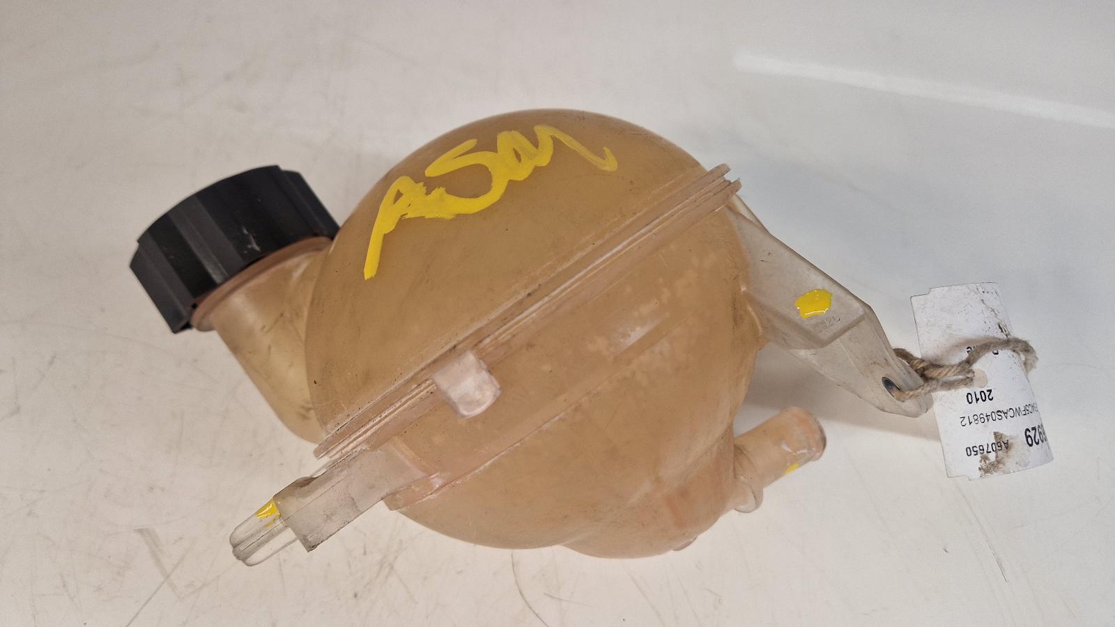 View Auto part Overflow Bottle Peugeot 308 2010