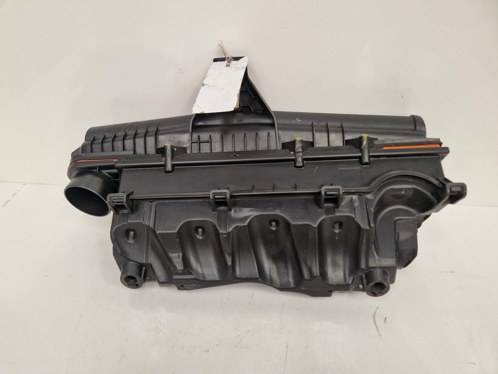 View Auto part Air Cleaner/Box Peugeot 308 2010