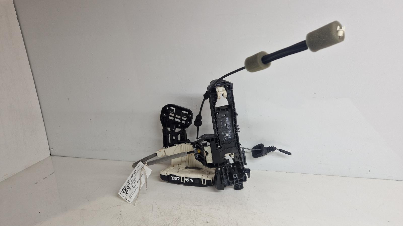View Auto part Door Lock Assembly Mercedes C Class 2011