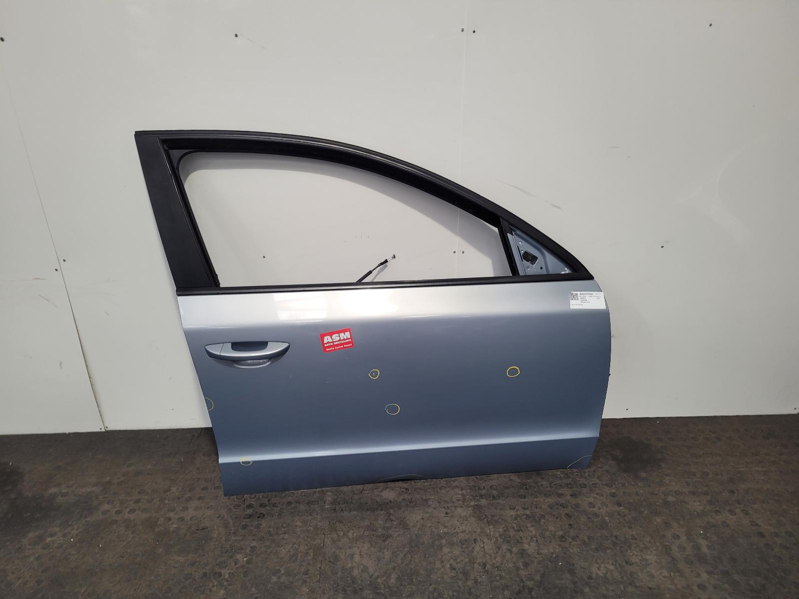 View Auto part R Front Door Skoda Superb 2011