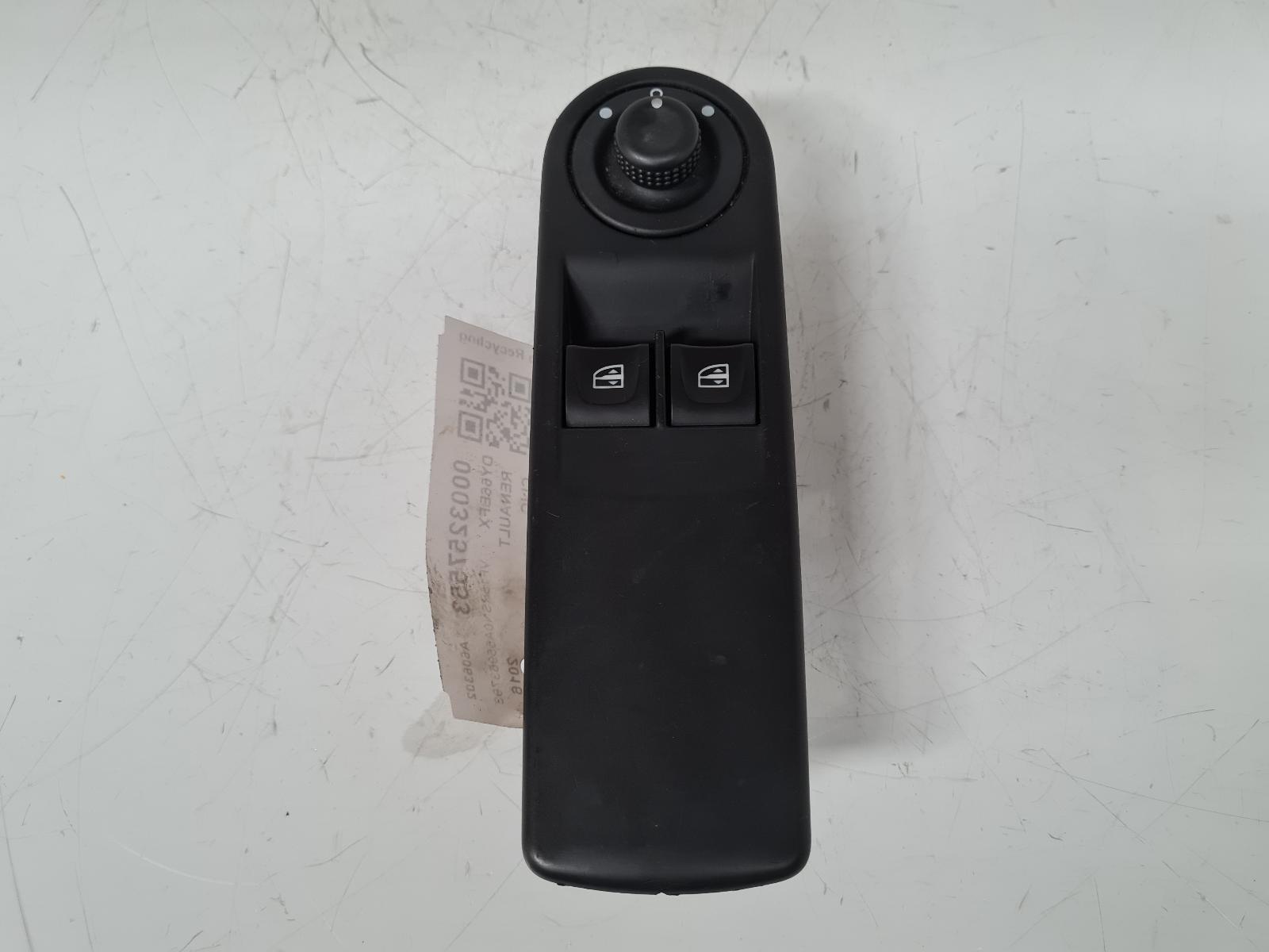 View Auto part Elect. Window Switch Renault Clio 2016