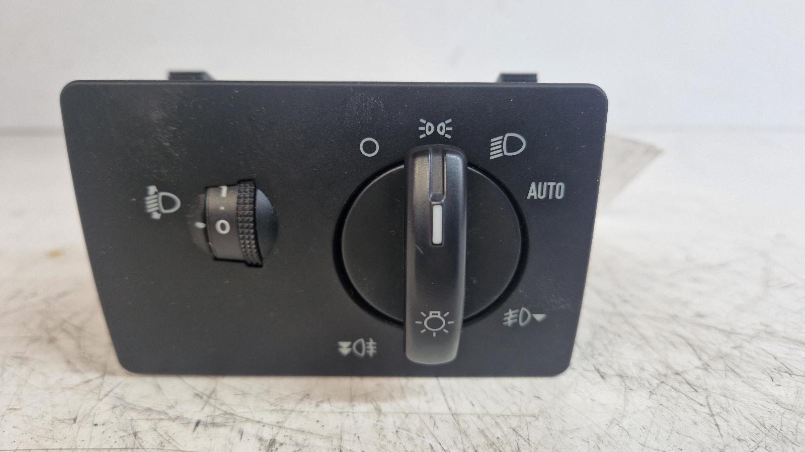View Auto part Headlight Switch Ford Fiesta 2008