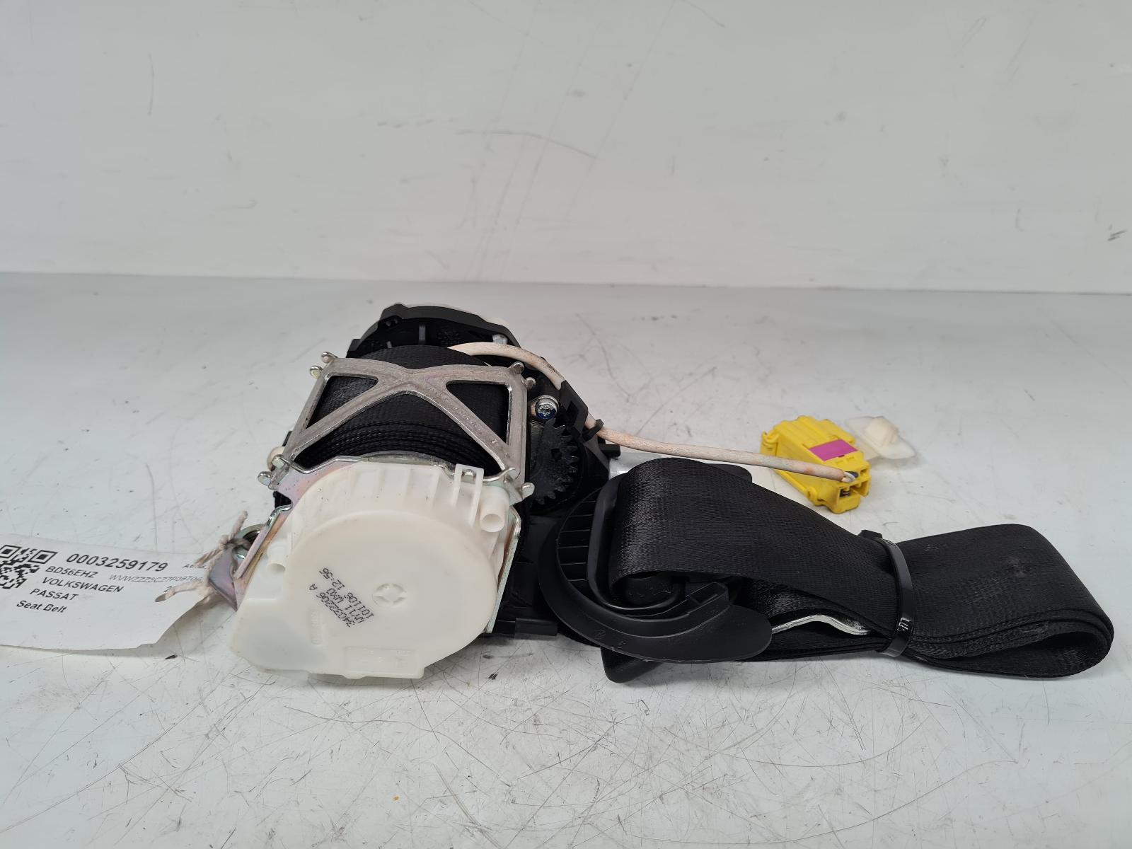 View Auto part Seat Belt Volkswagen Passat 2006
