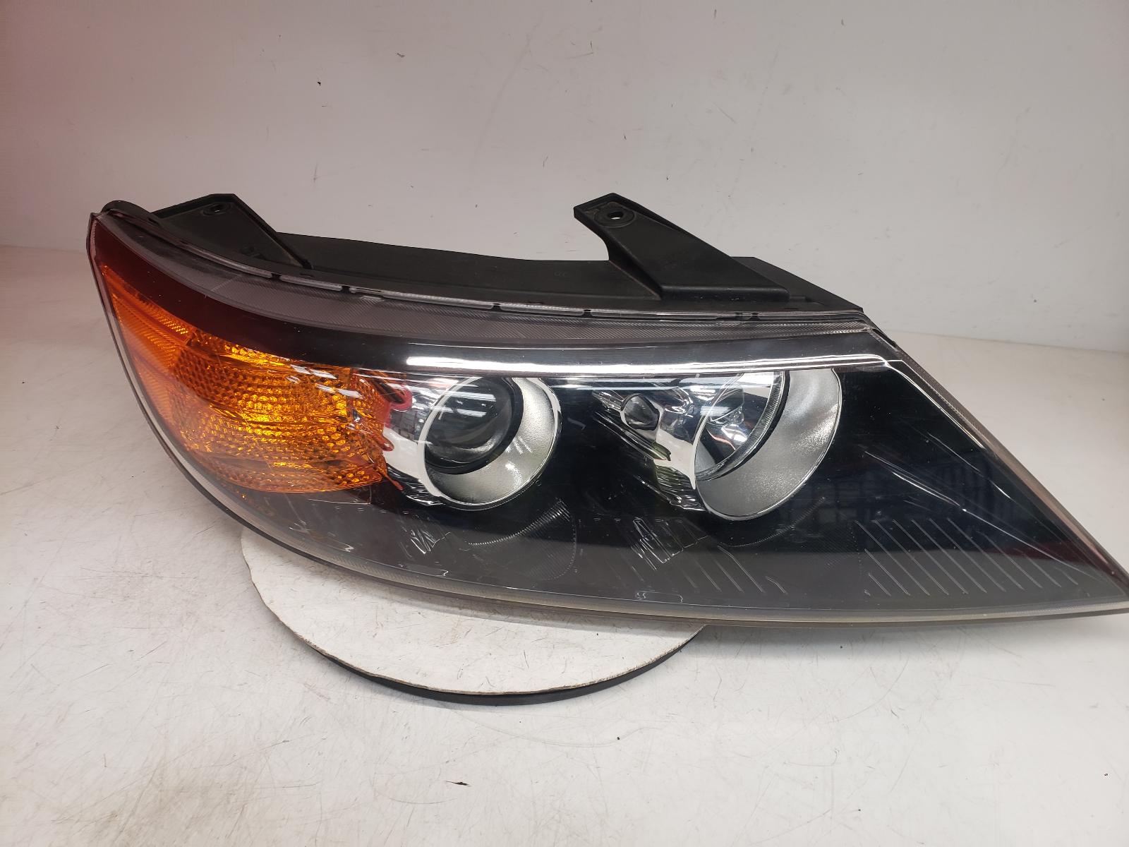 View Auto part R Headlamp Kia Sorento 2010
