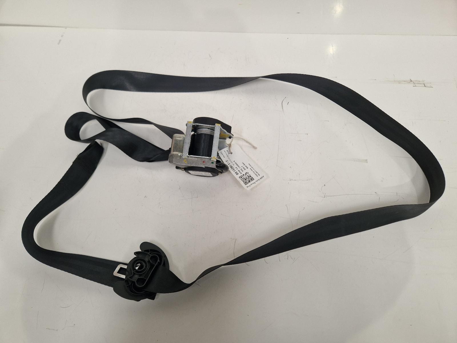 View Auto part Seat Belt Volkswagen Golf 2009