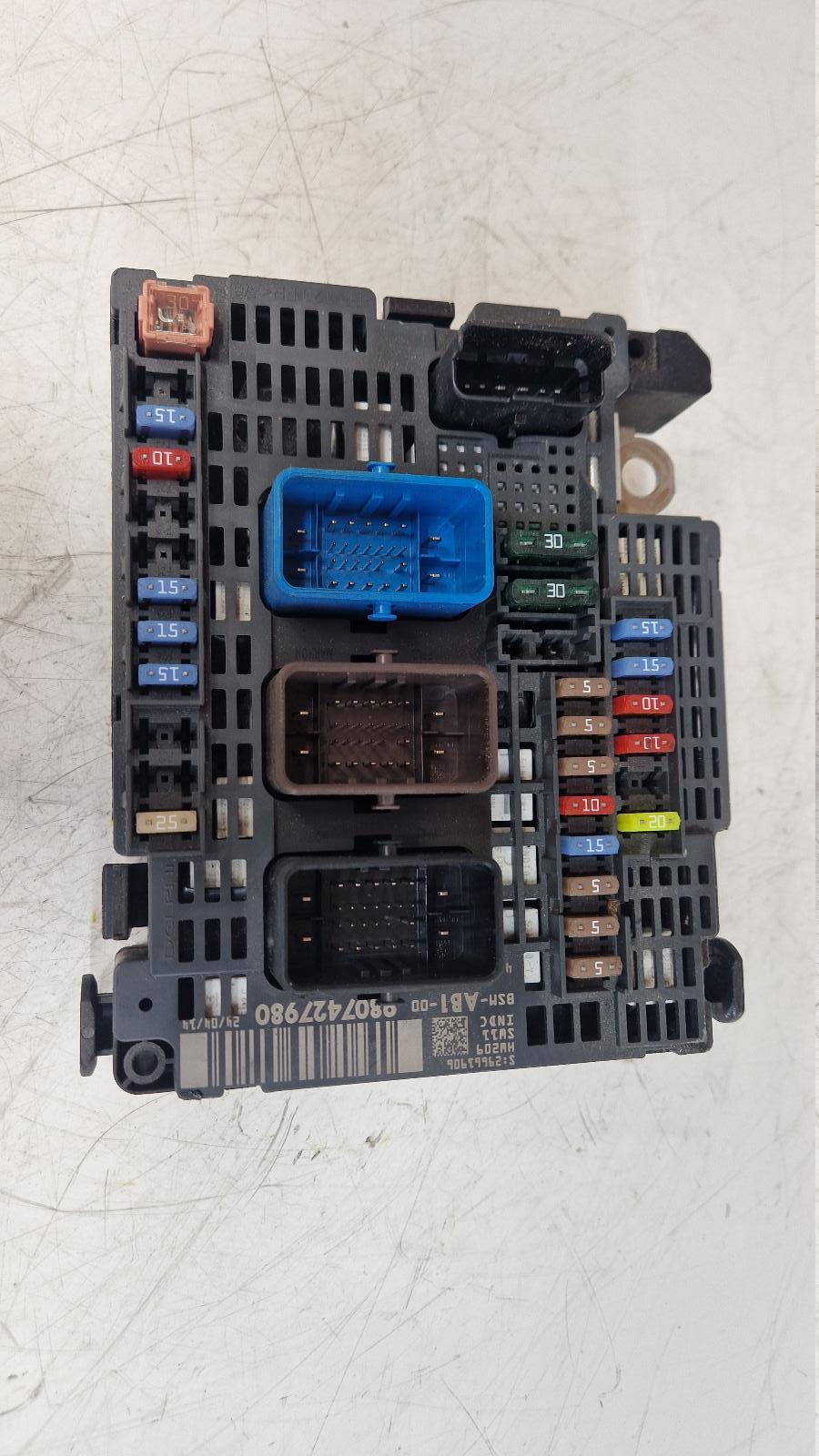 View Auto part Fuse Box Citroen C4 2014