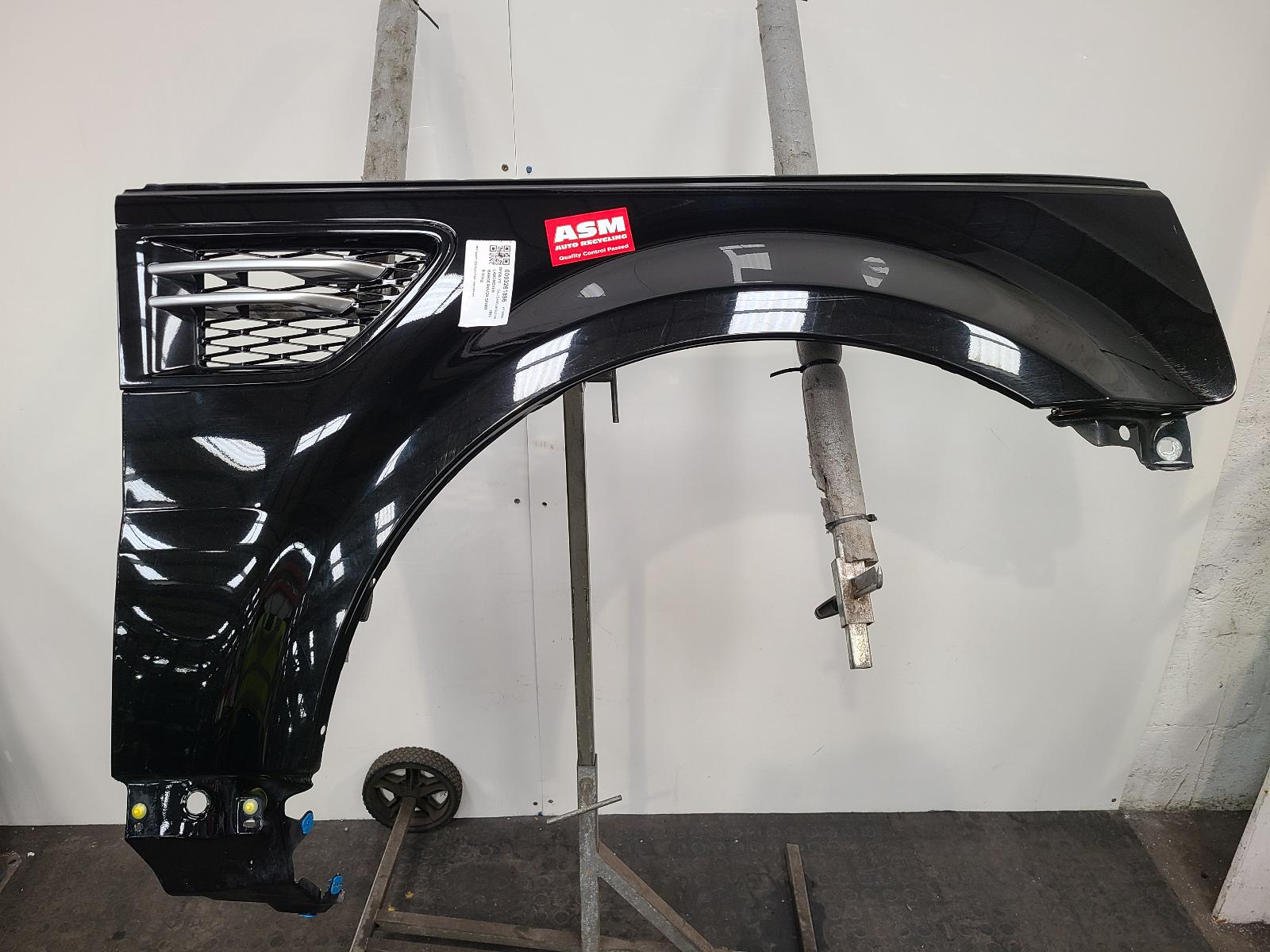 View Auto part R Wing Land Rover Range Rover Sport 2010