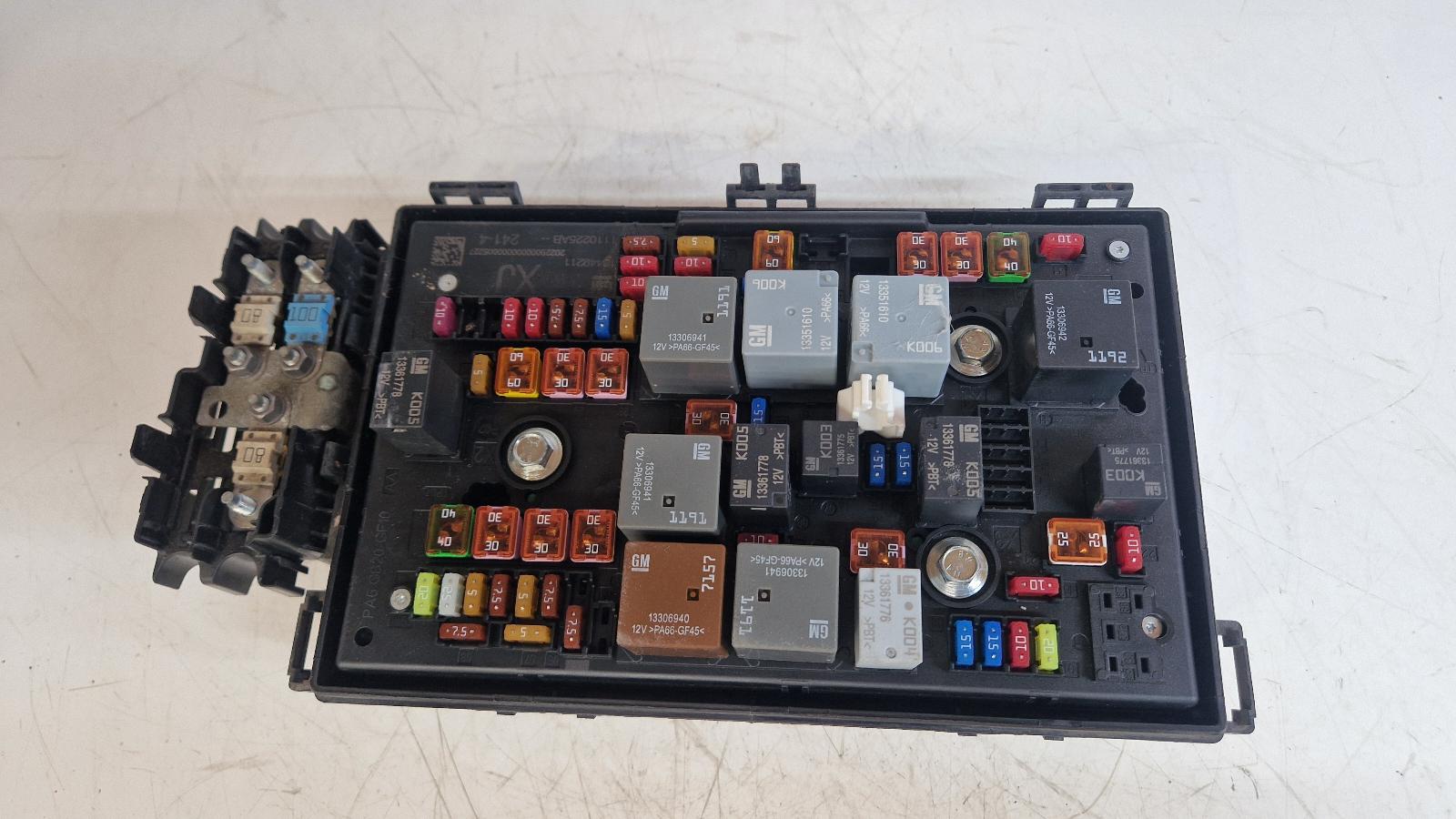 View Auto part Fuse Box Vauxhall Zafira 2014